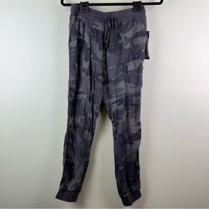 NWT Splendid Sz XS Womens Green Camo Casual Pull On Jogger Pants